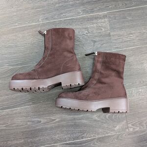 Steve Madden Boots (Size 8)